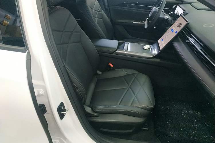 Used  L6 2024 125km PLUS Dragon Edition
