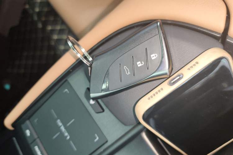 Used Lexus ES 2020 200 Excellence Edition
