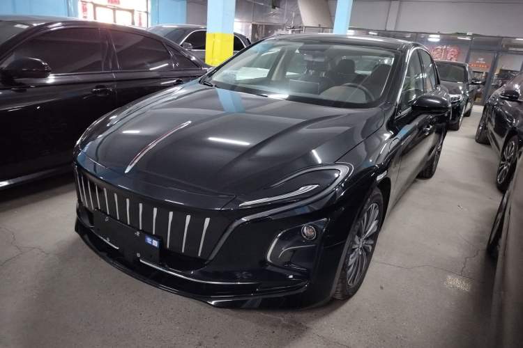 Used Hongqi E-QM5 2023 Base Travel Edition
