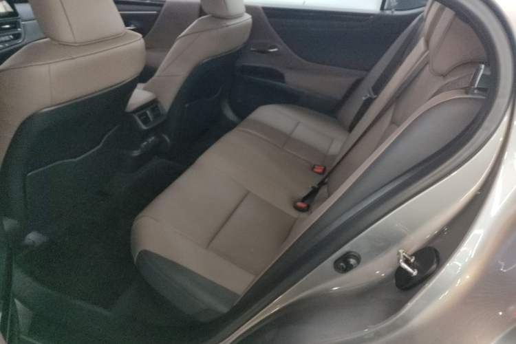 Used Lexus ES 2022 300h Excellence Edition
