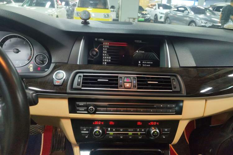 Used BMW 5 Series 2014 528Li Leading Model
