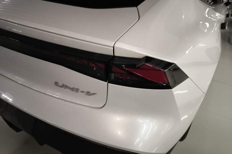Used Changan UNI-V 2022 1.5T Prestige Version