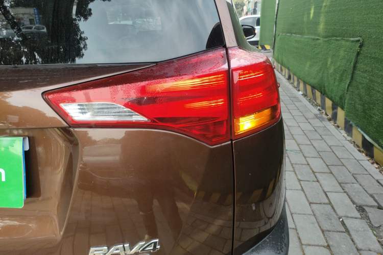 Used Toyota RAV4 2015 2.5L Automatic 4x4 Elite Edition
