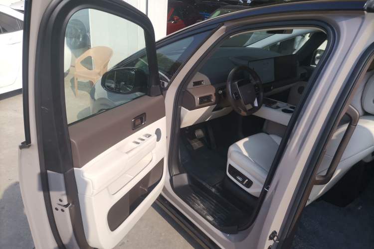 Used Li Auto MEGA 2024 Ultra Model