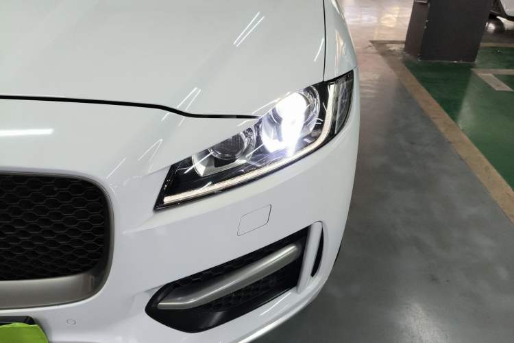 Used Jaguar F-PACE 2016 2.0T Two-Wheel-Drive R-Sport Sport Edition
