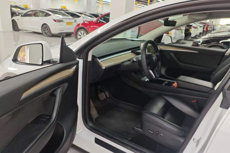 Used Tesla Model Y 2021 Long-Range All-Wheel-Drive Version 3D7