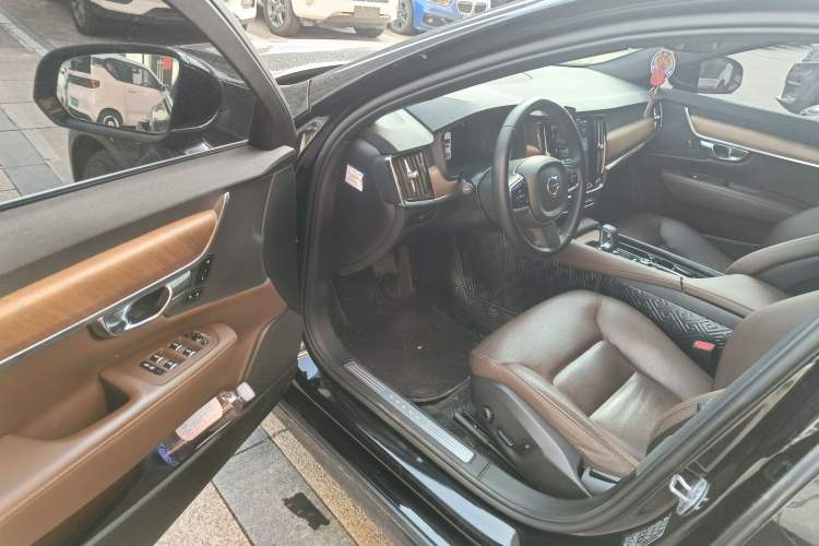 Used Volvo S90 2024 B5 Zhiyi Luxury Edition
