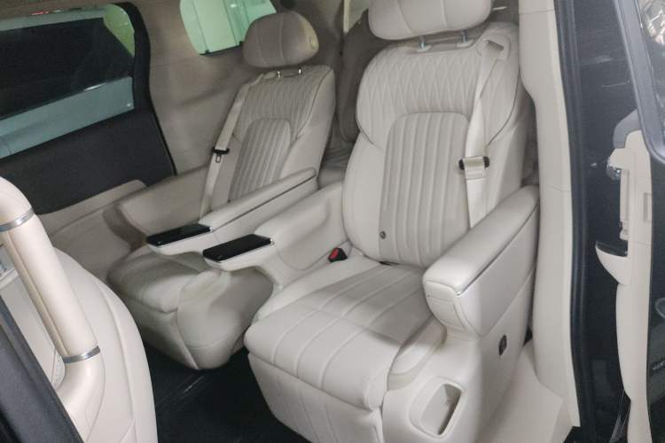 Used VOYAH Dream 2025 EV Four-Wheel Drive Flagship Kunpeng Edition
