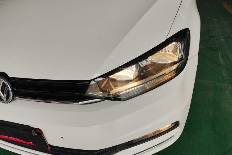 Used Volkswagen Touran 2018 Volkswagen Touran L 280TSI DSG Comfort Edition 7 Seats China VI Standard
