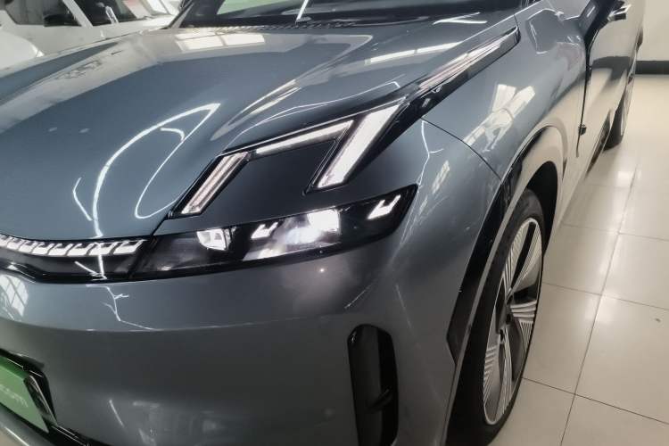 Used Lynk & Co 08 EM-P 2025 220 km All-Wheel-Drive Performance Halo
