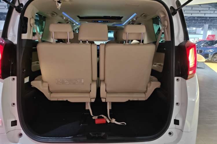 Used Toyota Alphard 2021 Dual-Motor 2.5L Premium Edition
