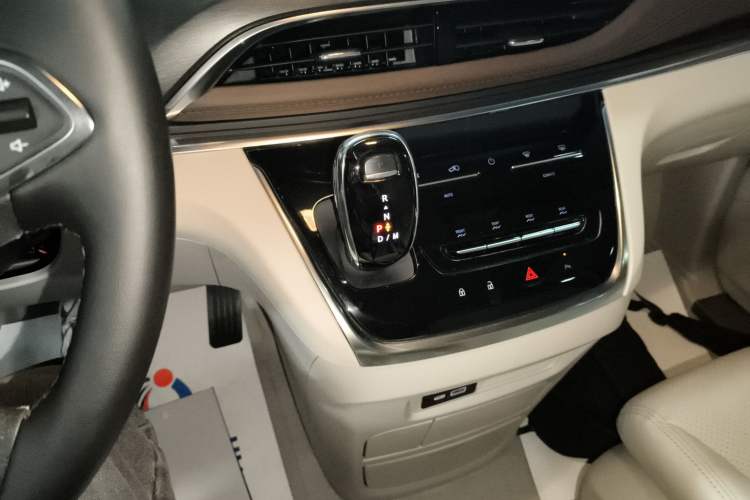 Used Buick GL8 2022 Land Cruiser Executive Class 652T Comfort Model
