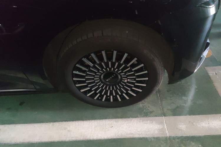 Used Zeekr 009 2024 7-Seater Walk-Through Version Four-Wheel Drive 108 kWh
