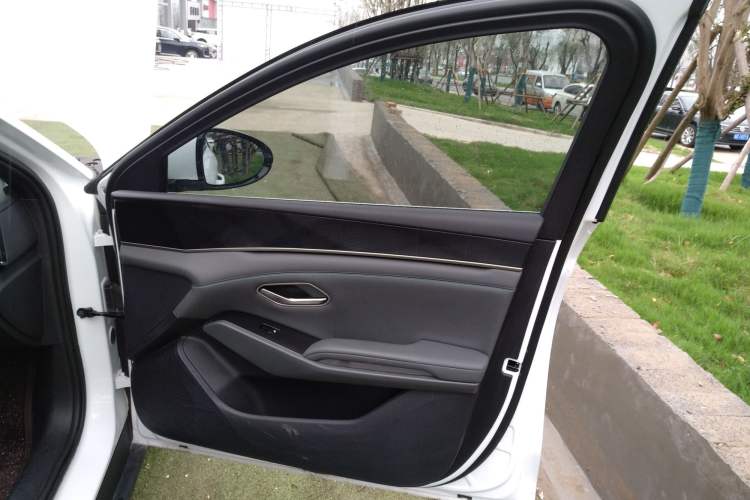 Used BYD Qin L 2024 DM-i 80KM Leading Model
