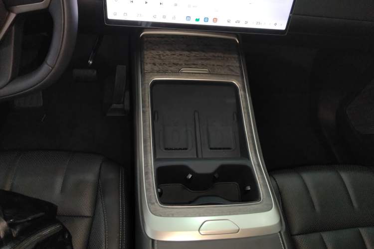 Used ONVO Luxeed L90 2025 Model—Ultra Seven-Seater Version