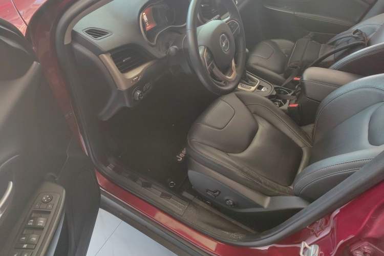 Used  Cherokee 2017 2.0L Superior Edition