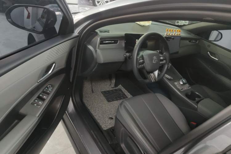 Used BYD Qin PLUS 2025 DM-i Smart Drive 55KM Leading Model
