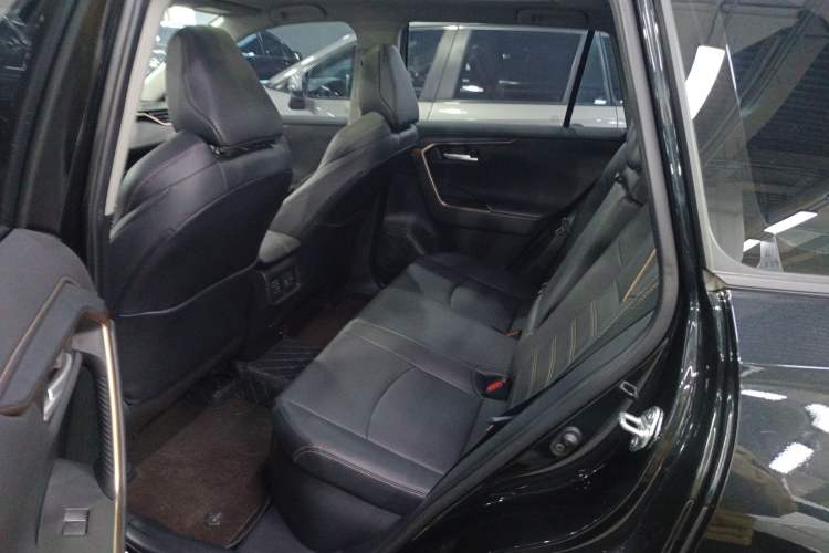 Used Toyota Wildlander 2024 Dual-Motor 2.5L E-CVT Two-Wheel Drive Luxury PLUS Edition
