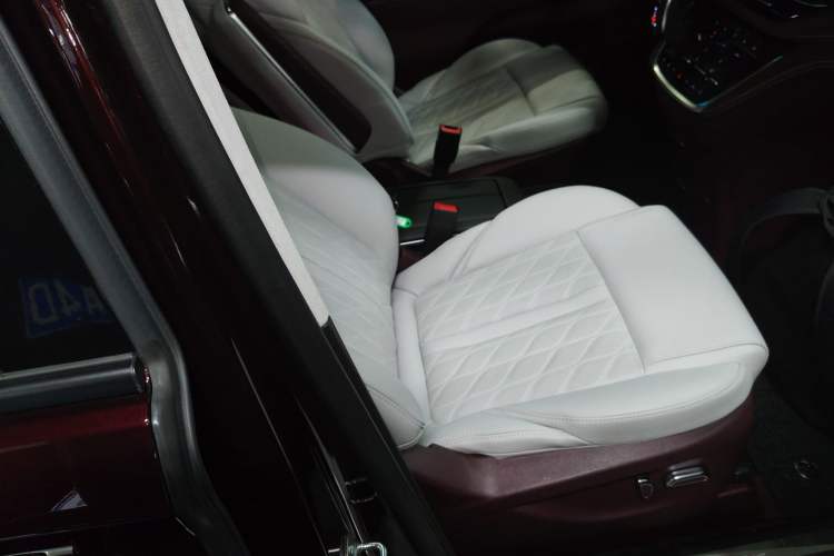 Used Buick GL8 2022 Avenir Aivia 7-Seater Deluxe Edition
