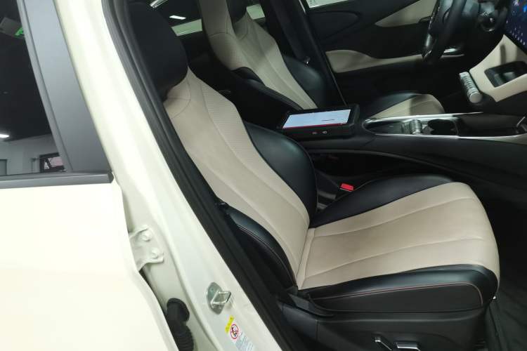 Used BYD Dolphin 2024 Honor Edition 420km Fashion Version
