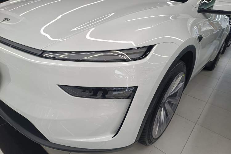 Used Tesla Model Y 2025 Long-Range All-Wheel-Drive Version