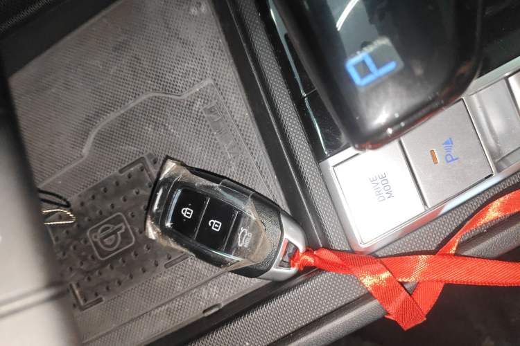 Used Hyundai Elantra 2023 1.5L CVT LUX Prestige Edition
