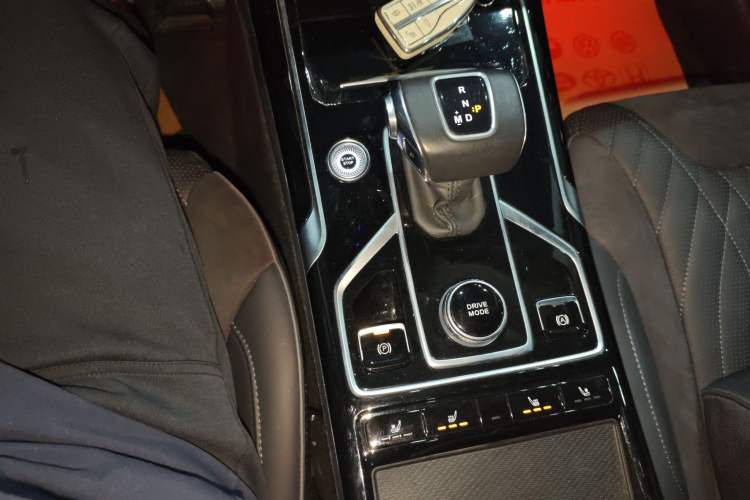 Used Hongqi HS5 2022 Revised Version 2.0T Smart Connect Flagship Edition
