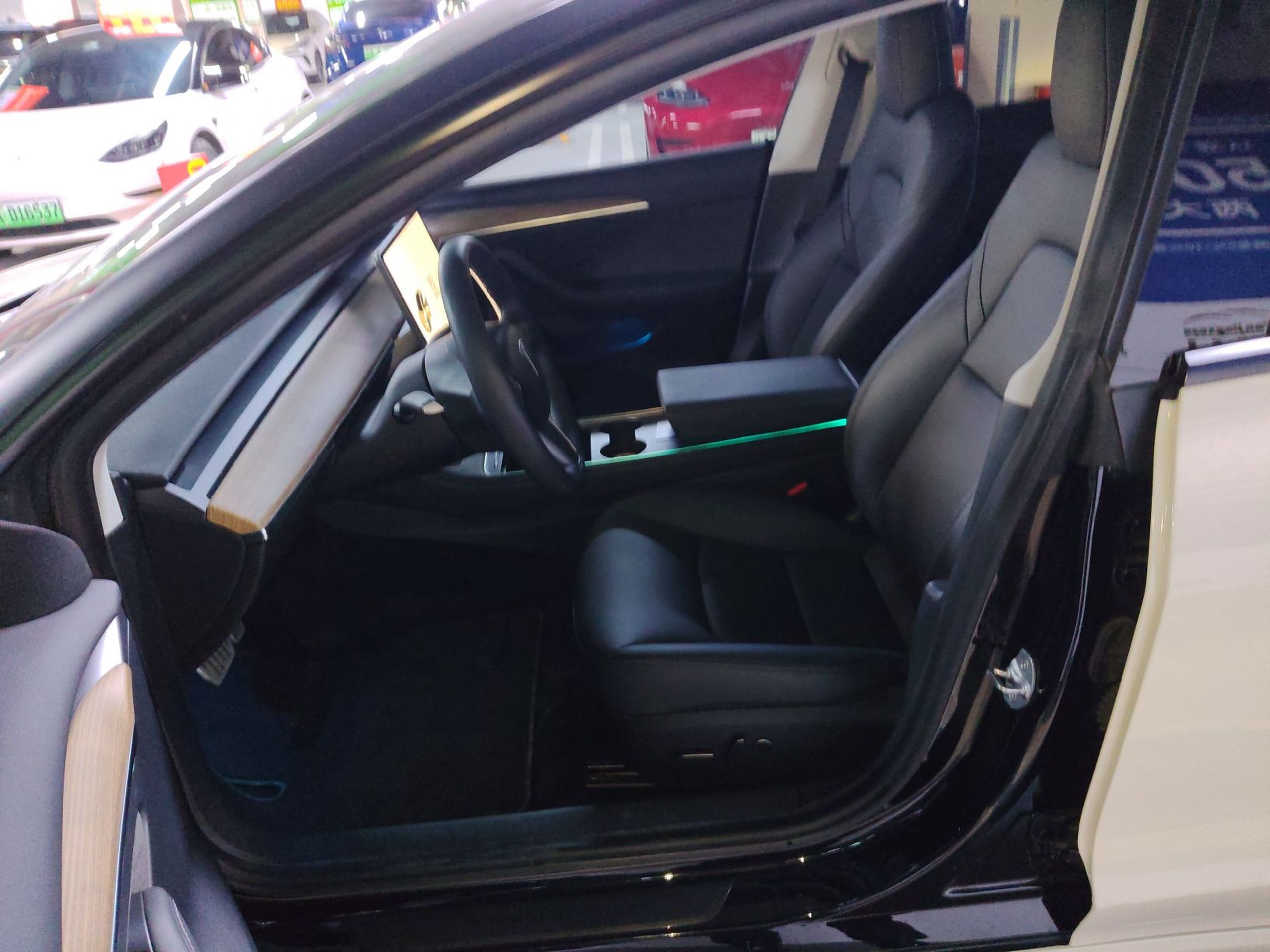 Переднее сиденье в автомобиле