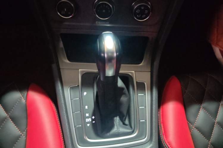 Used Volkswagen Golf 2016 1.6L Automatic Fashion Model