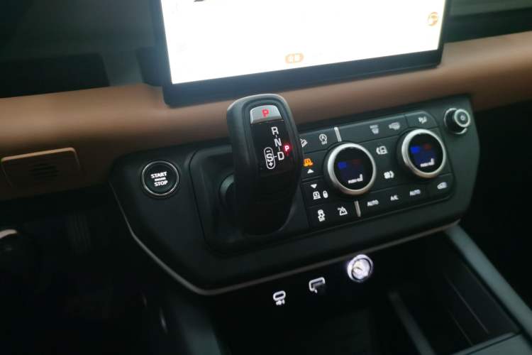 Used Land Rover Defender 2023 Facelift 110 3.0T P400 Dark Edition
