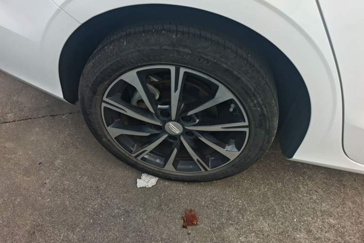 Used Geely Auto Emgrand 2025 4th Generation 1.5L CVT Flagship Version
