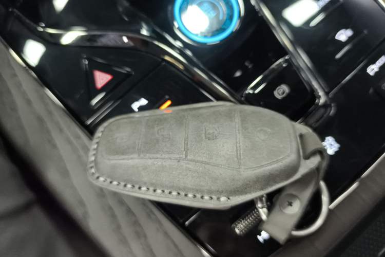 Used BYD Han 2024 DM-i Glory Edition 200KM Flagship Model
