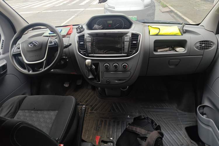 Used SAIC MAXUS Xintu V80 2023 2.0T Manual Classic Aoyuntong Short Wheelbase Mid-Roof 5/6-Seater