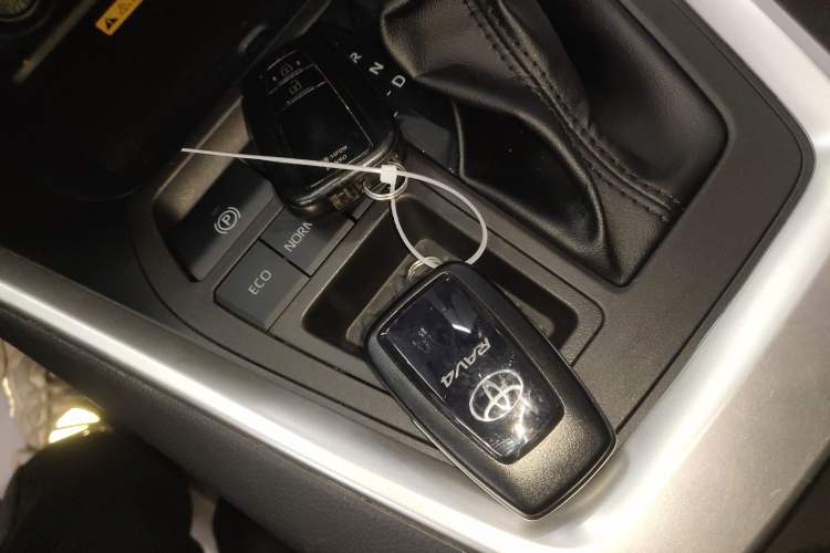 Used Toyota RAV4 2023 2.0L CVT Two-Wheel Drive Fashion Edition
