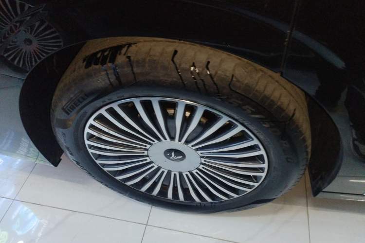 Used VOYAH Dream 2025 PHEV Four-Wheel-Drive Flagship Kunpeng Edition
