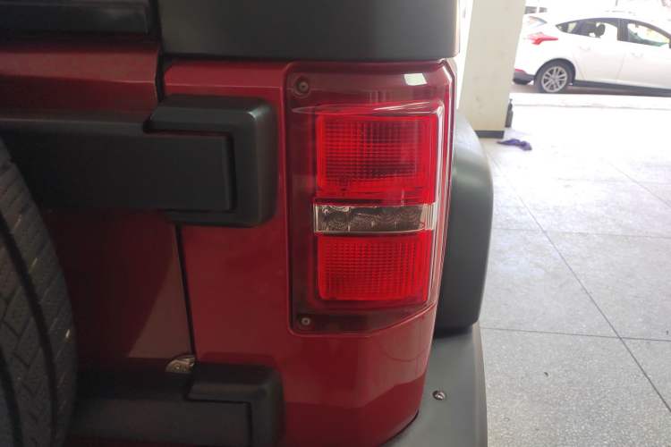 Used  BJ40 2018 40L 2.0T Manual Diesel Four-Wheel Drive Prestige Edition
