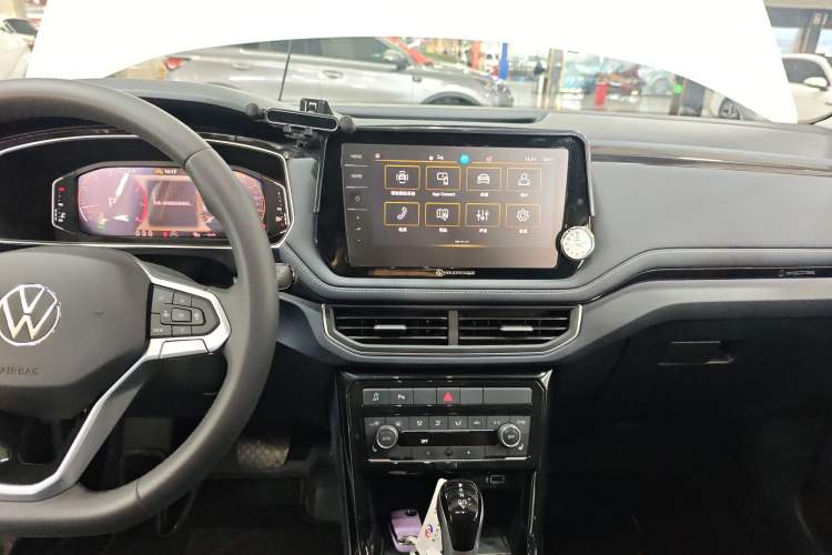 Used Volkswagen Tharu 2025 NewRui 300TSI Prestige Edition
