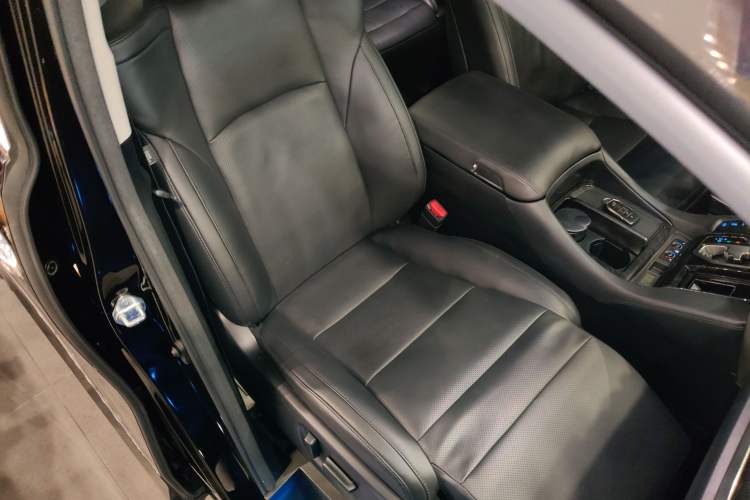 Used Toyota Vellfire 2020 Dual-Engine 2.5L HV Luxury Edition
