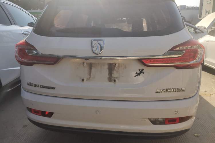 Used Baojun 310W 2017 1.5L Manual Fashion Model China V
