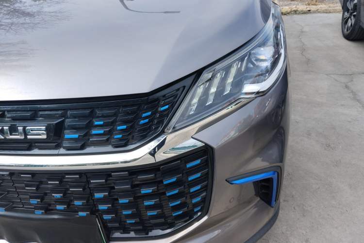 Used SAIC MAXUS EUNIQ 5 2020 Flagship Version with Large Battery 7 Seats
