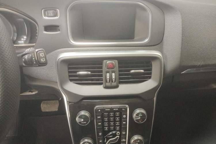 Used Volvo V40 2018 T3 Zhiyi Edition