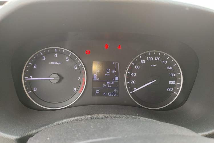 Used Hyundai ix25 2015 1.6L Automatic Two-Wheel-Drive Deluxe DLX Model