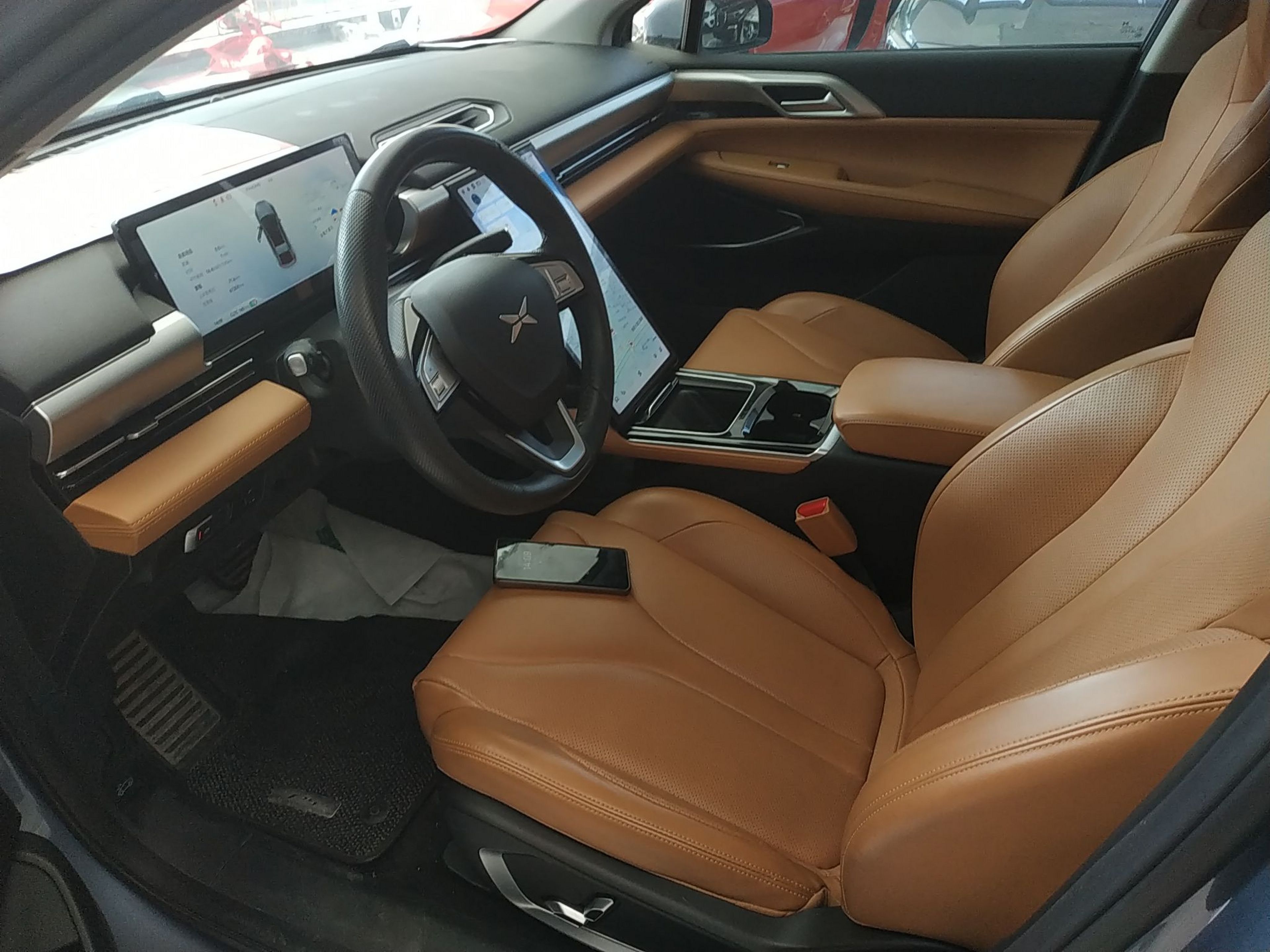 المقاعد الأمامية داخل السيارة