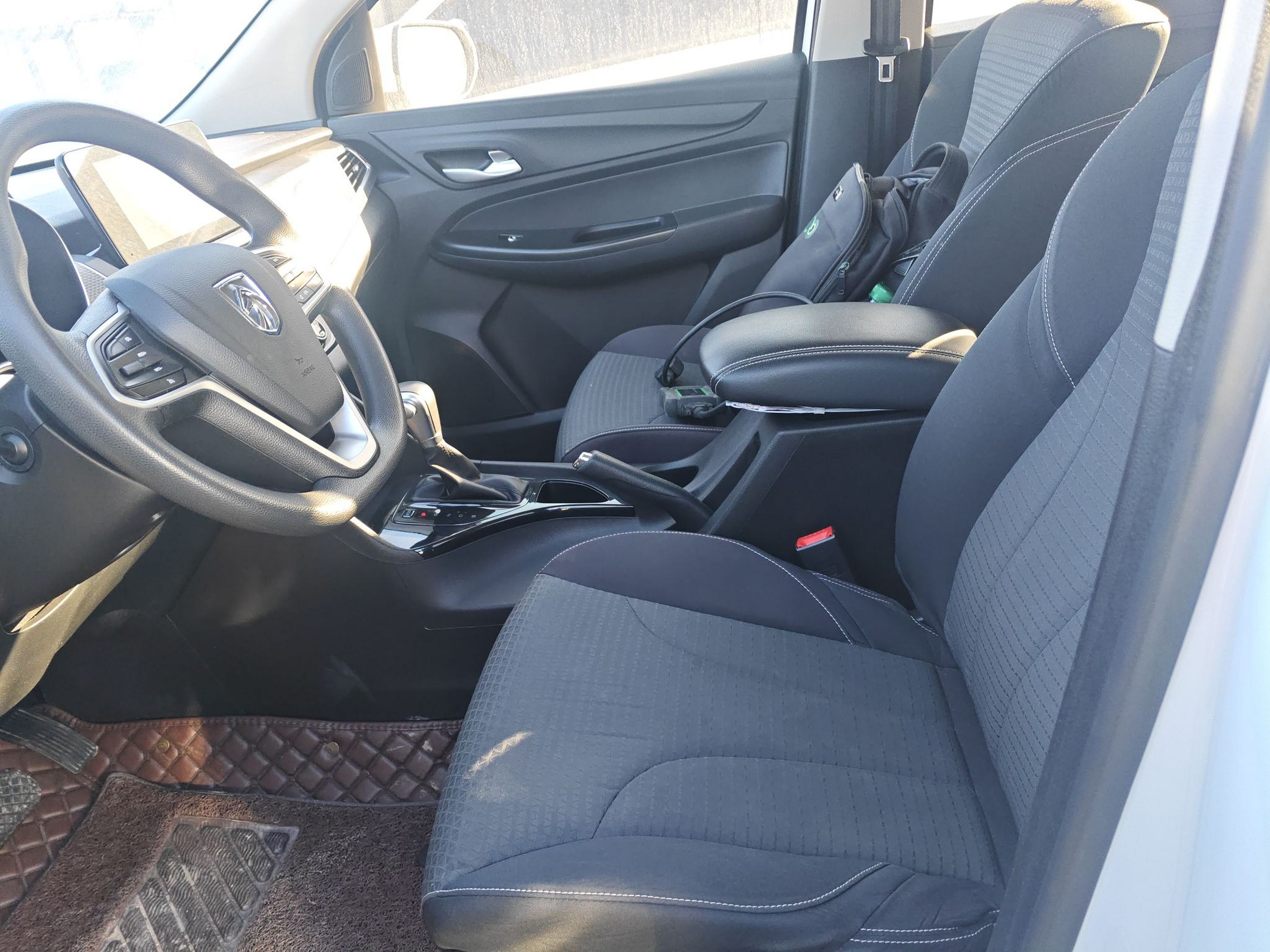 Переднее сиденье в автомобиле