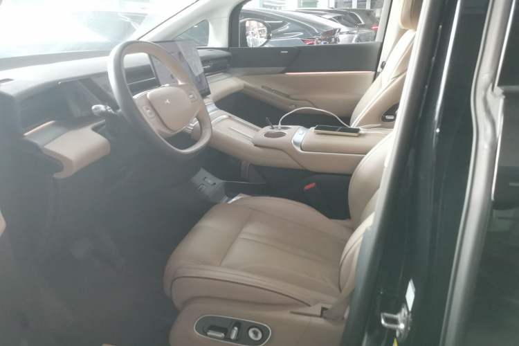 Used XPeng X9 2025 740 Ultra-Long Range Max
