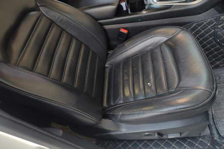 Used Ford Edge 2015 2.0T GTDi Two-Wheel-Drive Platinum Edition
