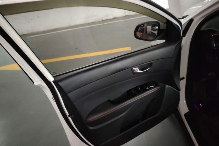 Used Kia KX3 2015 1.6T Automatic Two-Wheel Drive DLX
