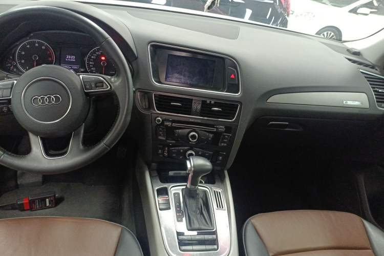 Used Audi Q5 2018 Collector's Edition 40 TFSI Ambition Model
