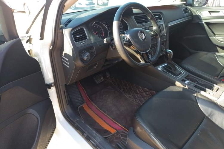 Used Volkswagen Golf 2015 1.4TSI Automatic Comfort Model
