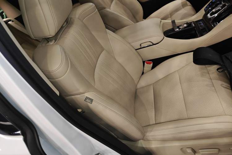 Used Toyota Vellfire 2023 Crown Dual-Engine 2.5L HV Prestige Edition
